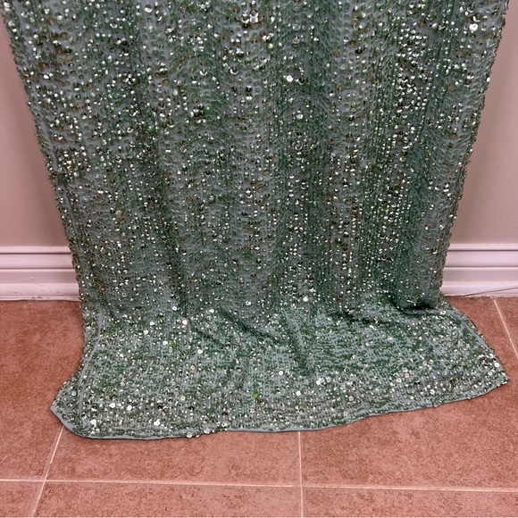 New Mac Duggal Mint Sequined Sleeveless Embellished Neckline Gown, Size 12 - Picture 3 of 10